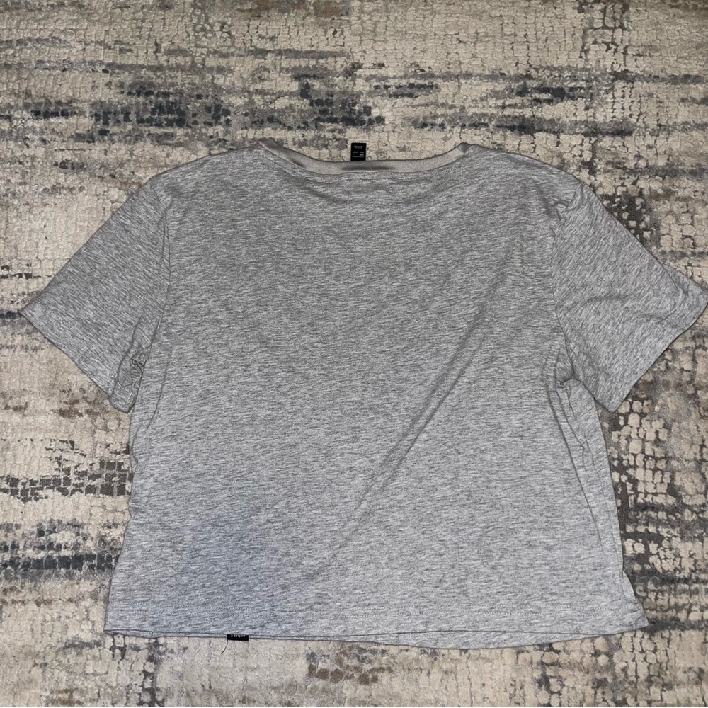 lightly worn top - Picture 2 of 3